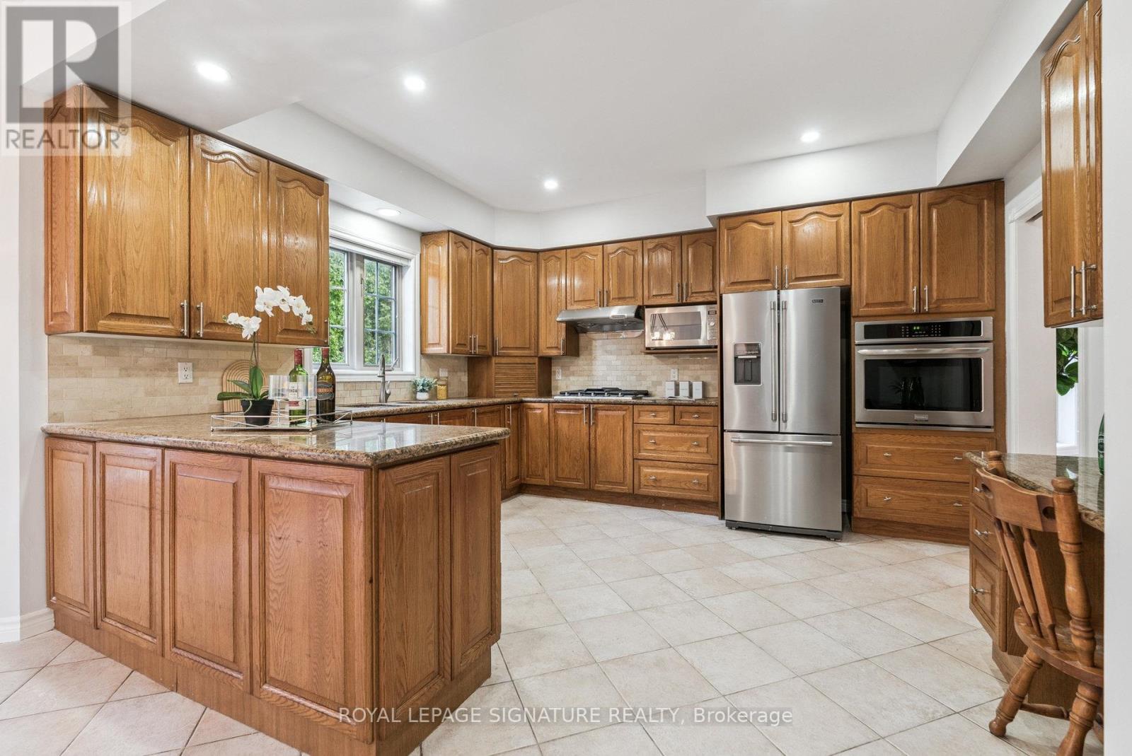 Photo 13 of 12 Mccullough Court, Barrie ON