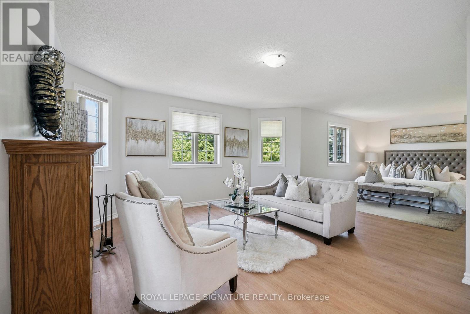Photo 23 of 12 Mccullough Court, Barrie ON