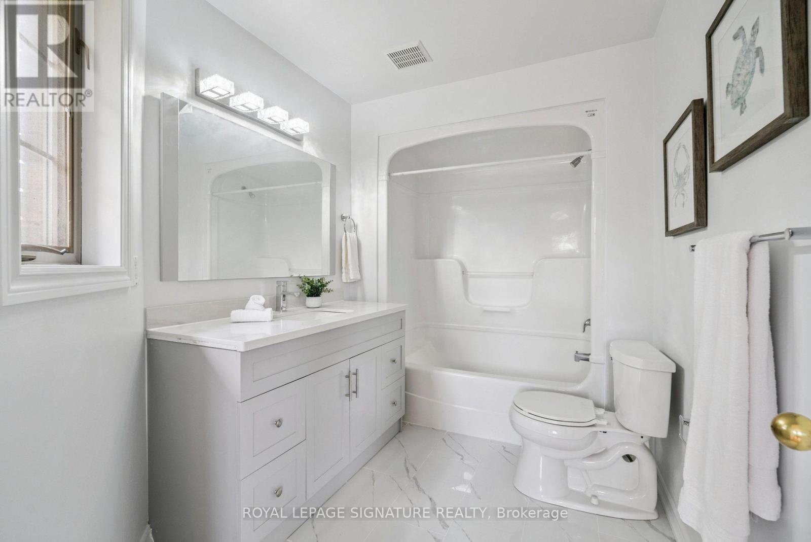 Photo 29 of 12 Mccullough Court, Barrie ON