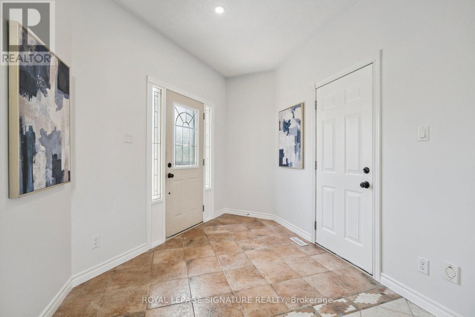Photo 3 of 12 Mccullough Court, Barrie ON