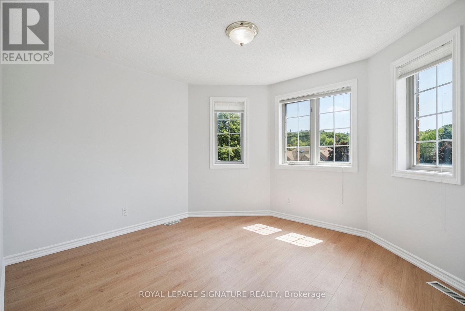 Photo 30 of 12 Mccullough Court, Barrie ON