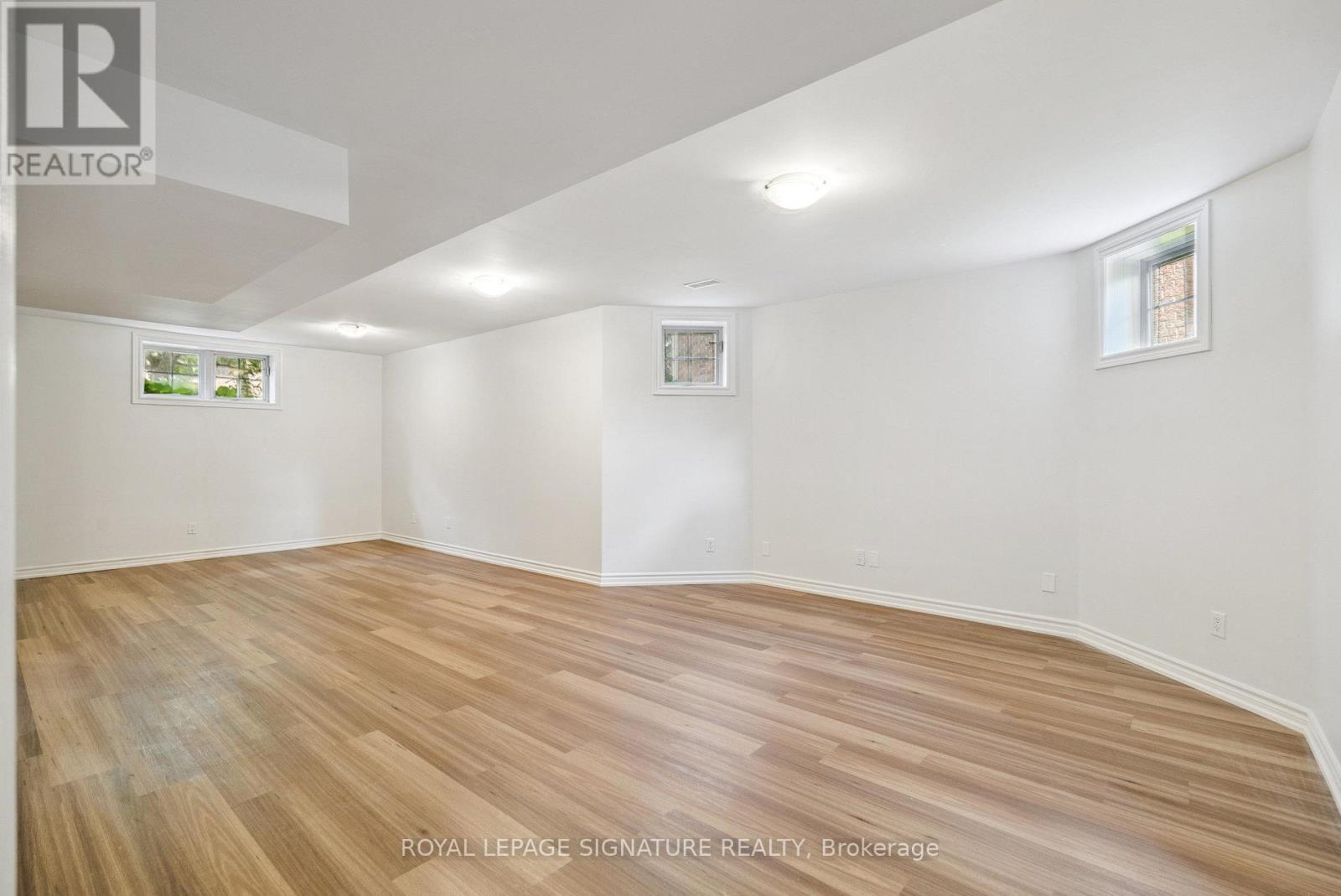 Photo 35 of 12 Mccullough Court, Barrie ON
