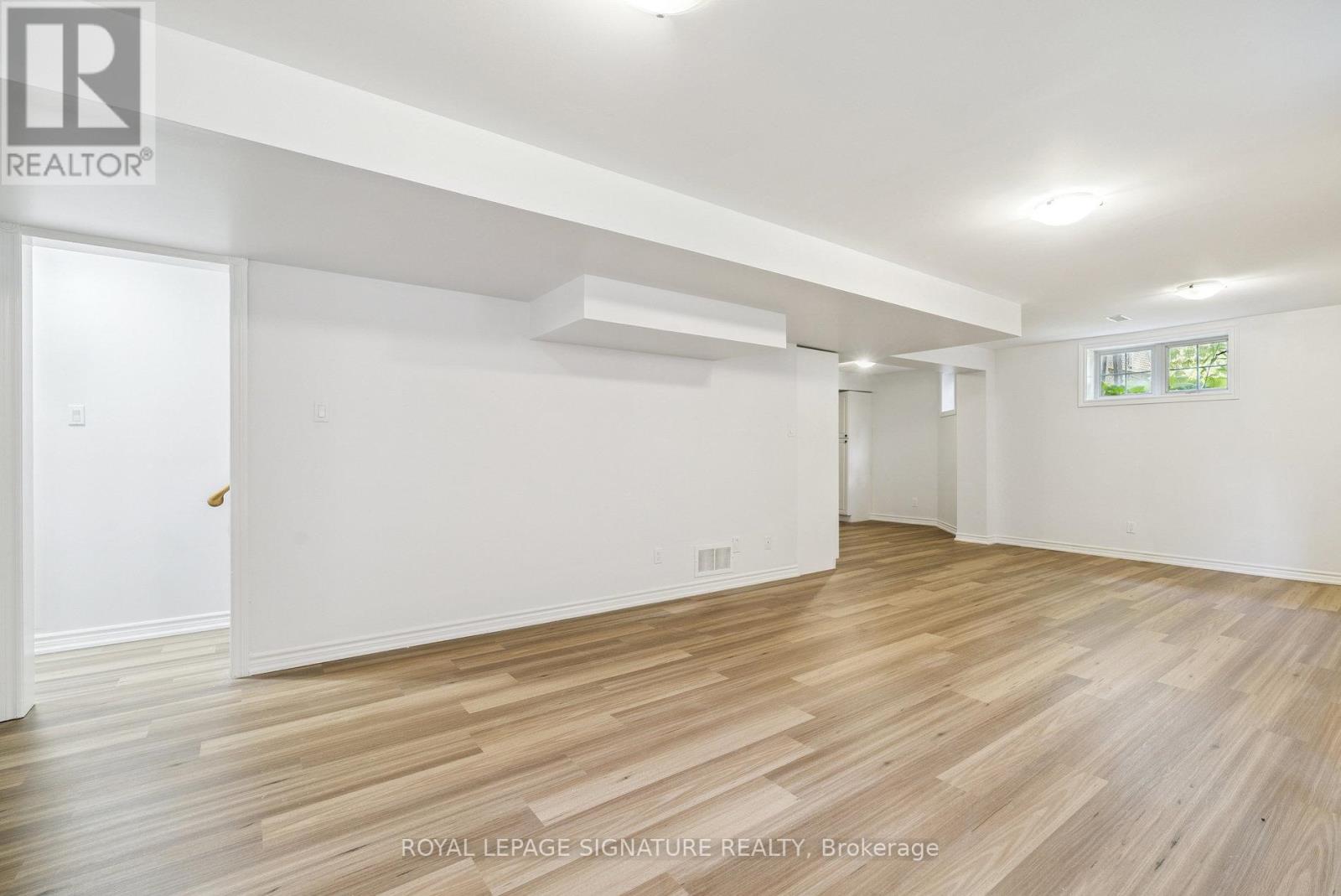 Photo 36 of 12 Mccullough Court, Barrie ON