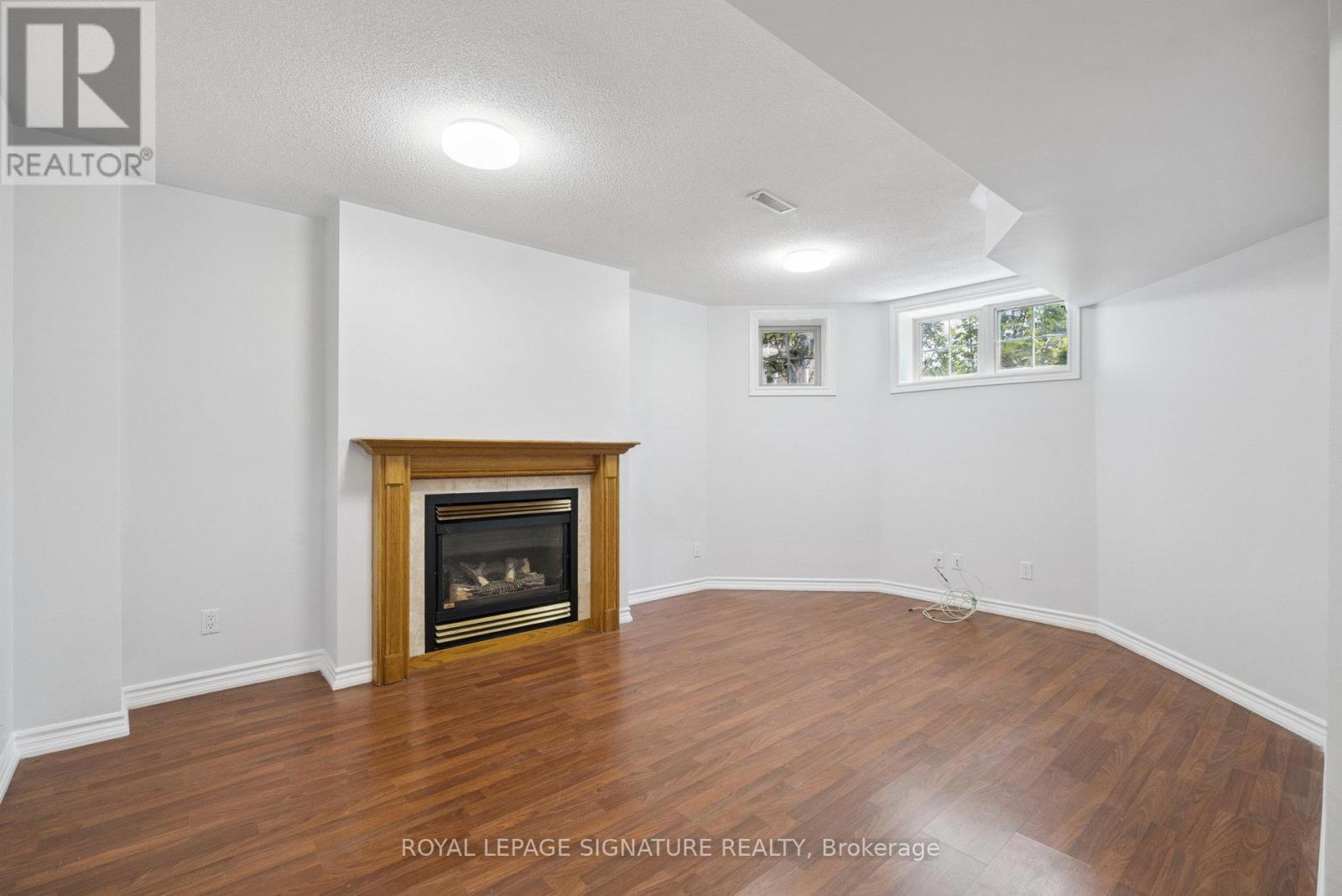 Photo 38 of 12 Mccullough Court, Barrie ON