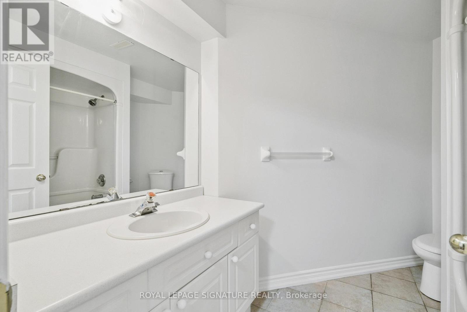 Photo 39 of 12 Mccullough Court, Barrie ON