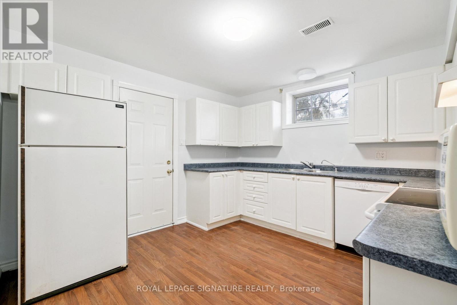 Photo 42 of 12 Mccullough Court, Barrie ON