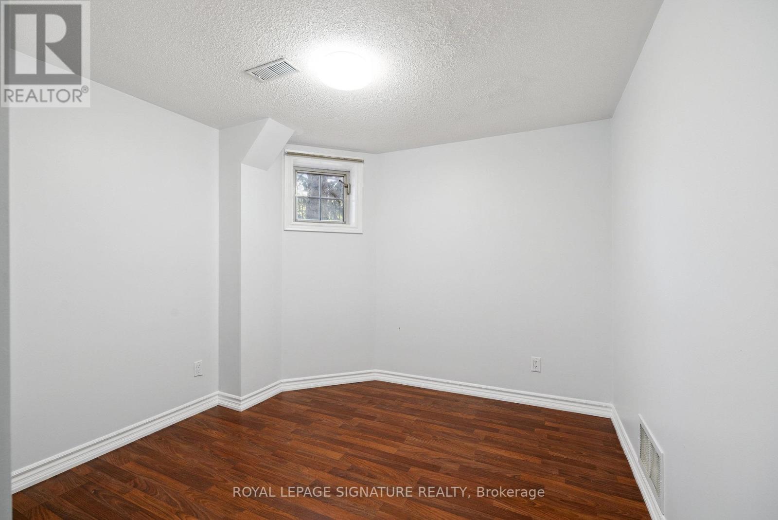 Photo 43 of 12 Mccullough Court, Barrie ON