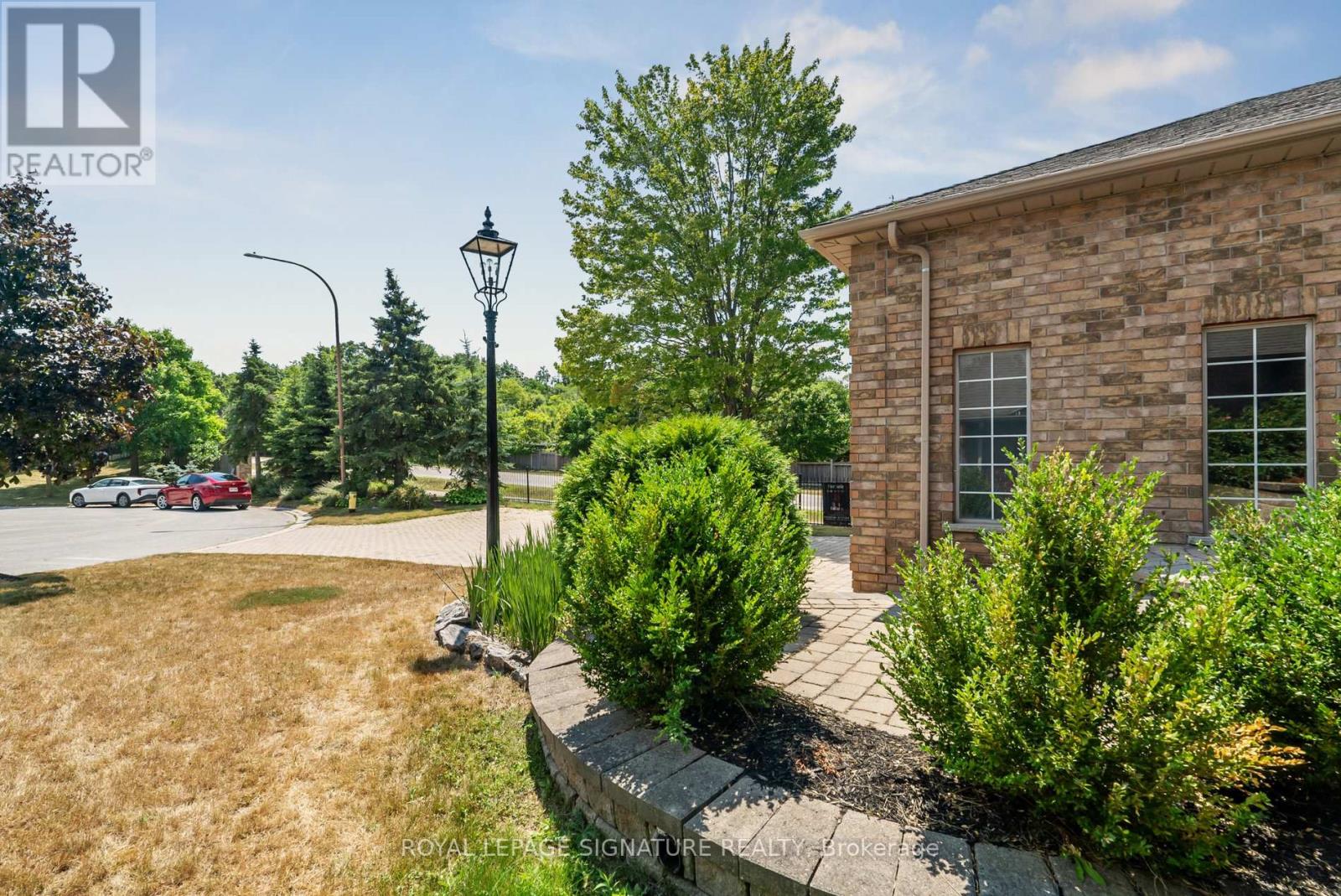 Photo 46 of 12 Mccullough Court, Barrie ON