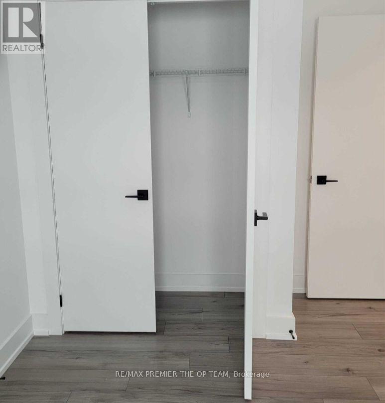 Photo 5 of 218 4 Spice Way, Barrie ON