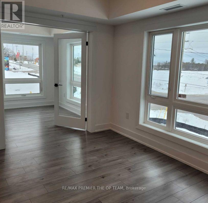 Photo 4 of 218 4 Spice Way, Barrie ON