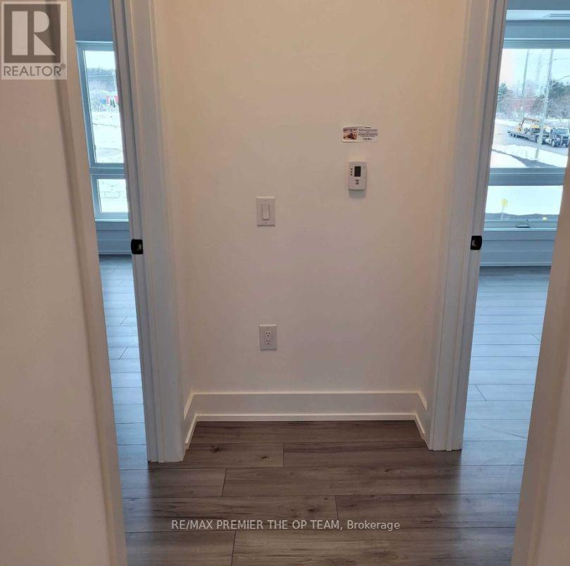 Photo 11 of 218 4 Spice Way, Barrie ON