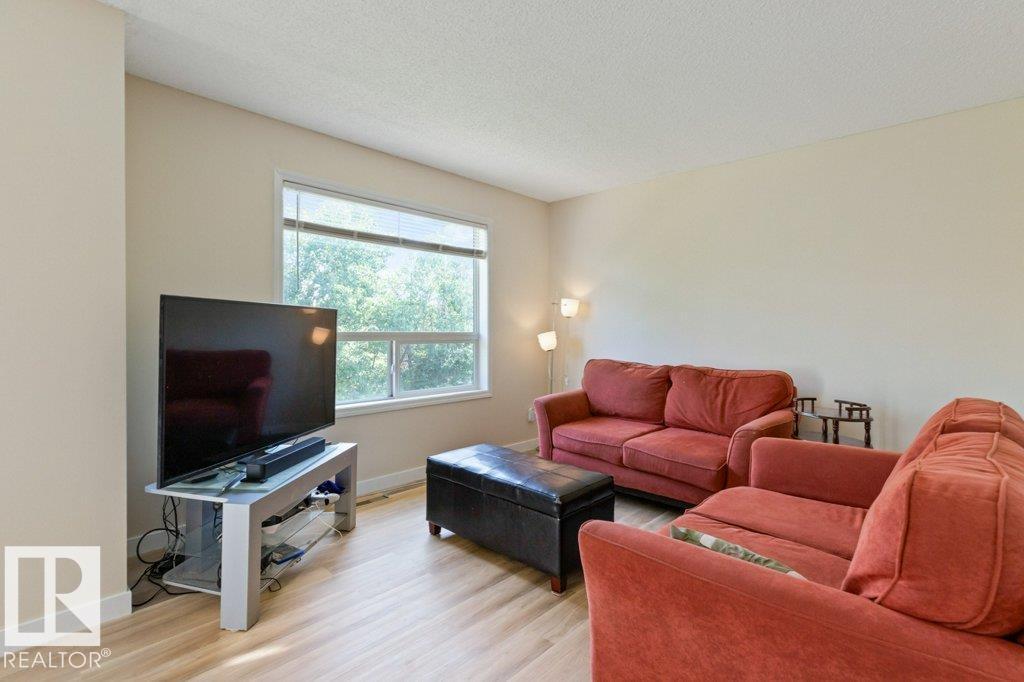 Photo 12 of 9 450 Hyndman Cr Nw, Edmonton AB