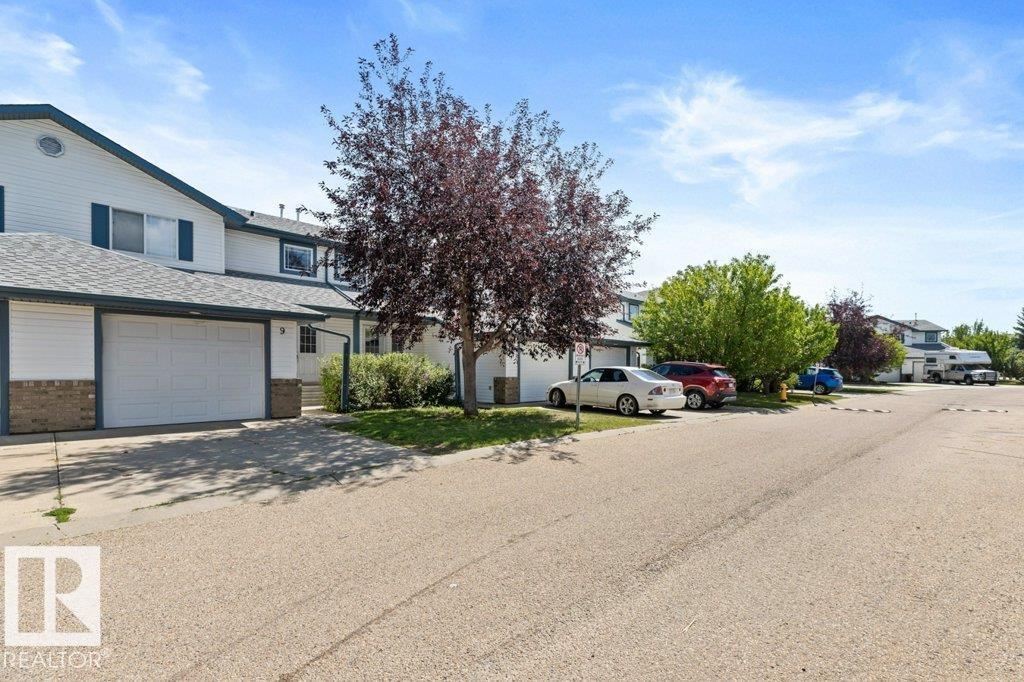 Photo 2 of 9 450 Hyndman Cr Nw, Edmonton AB