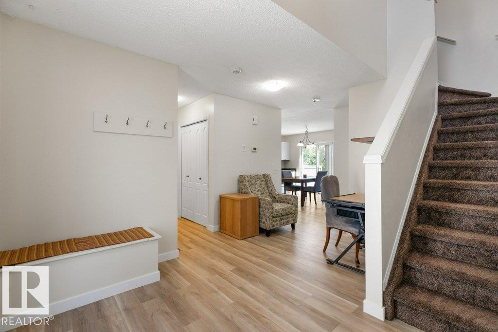 Photo 5 of 9 450 Hyndman Cr Nw, Edmonton AB