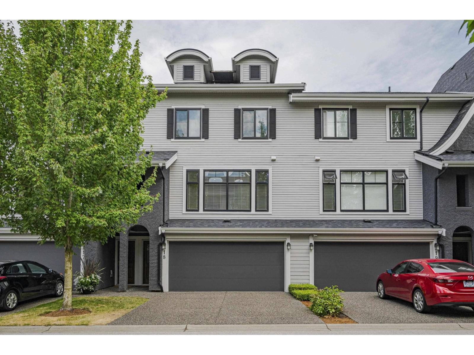 Photo 3 of 18 3303 Rosemary Heights Crescent, Surrey BC