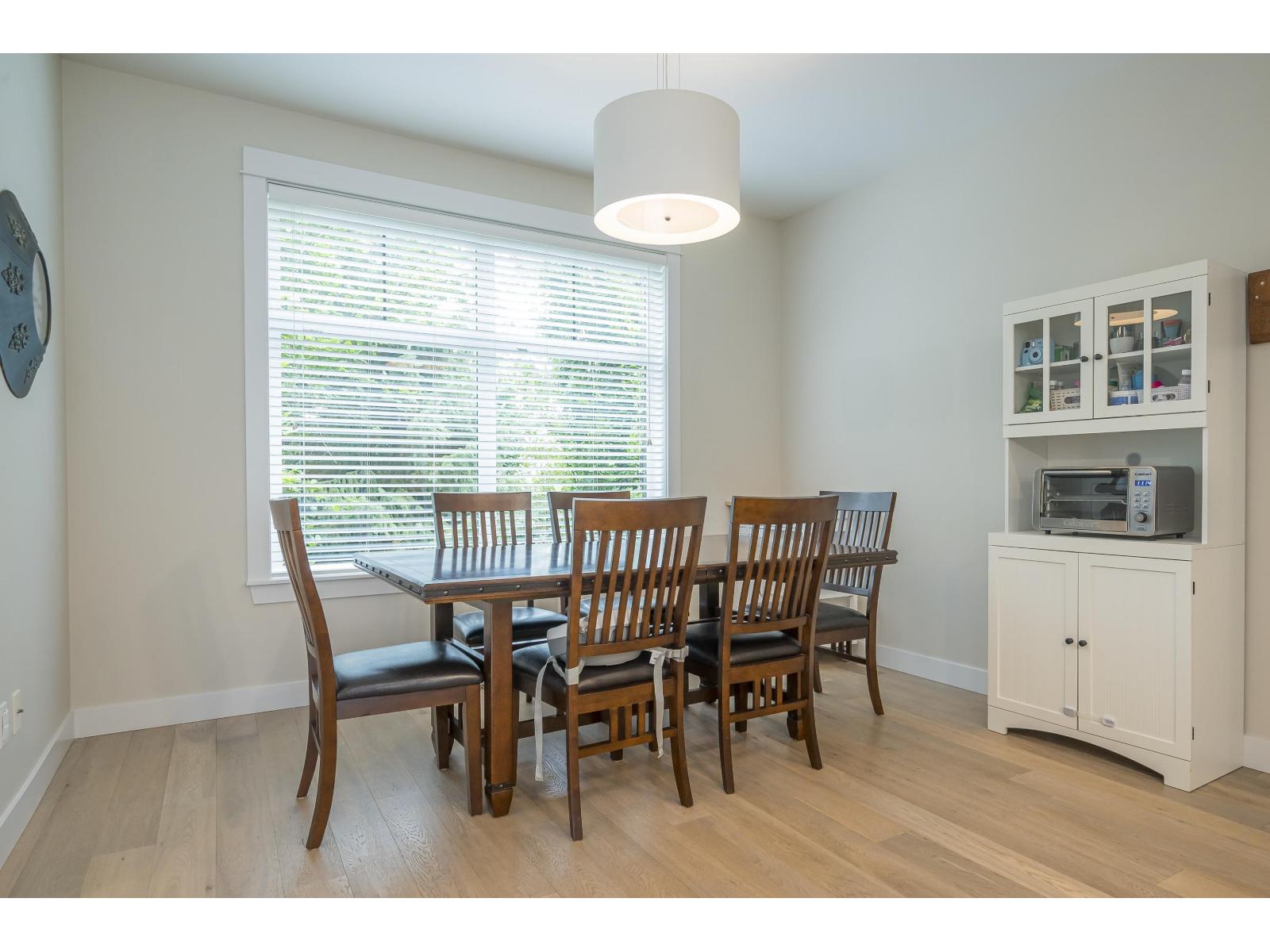 Photo 9 of 18 3303 Rosemary Heights Crescent, Surrey BC