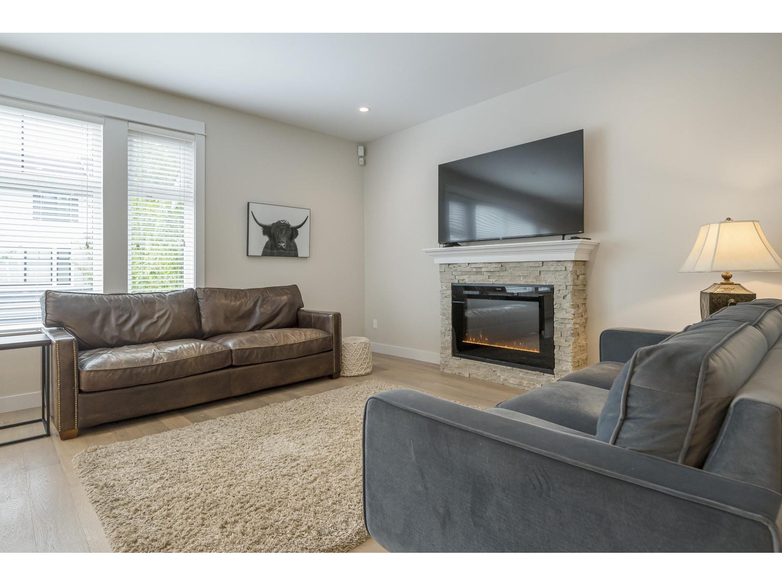 Photo 10 of 18 3303 Rosemary Heights Crescent, Surrey BC