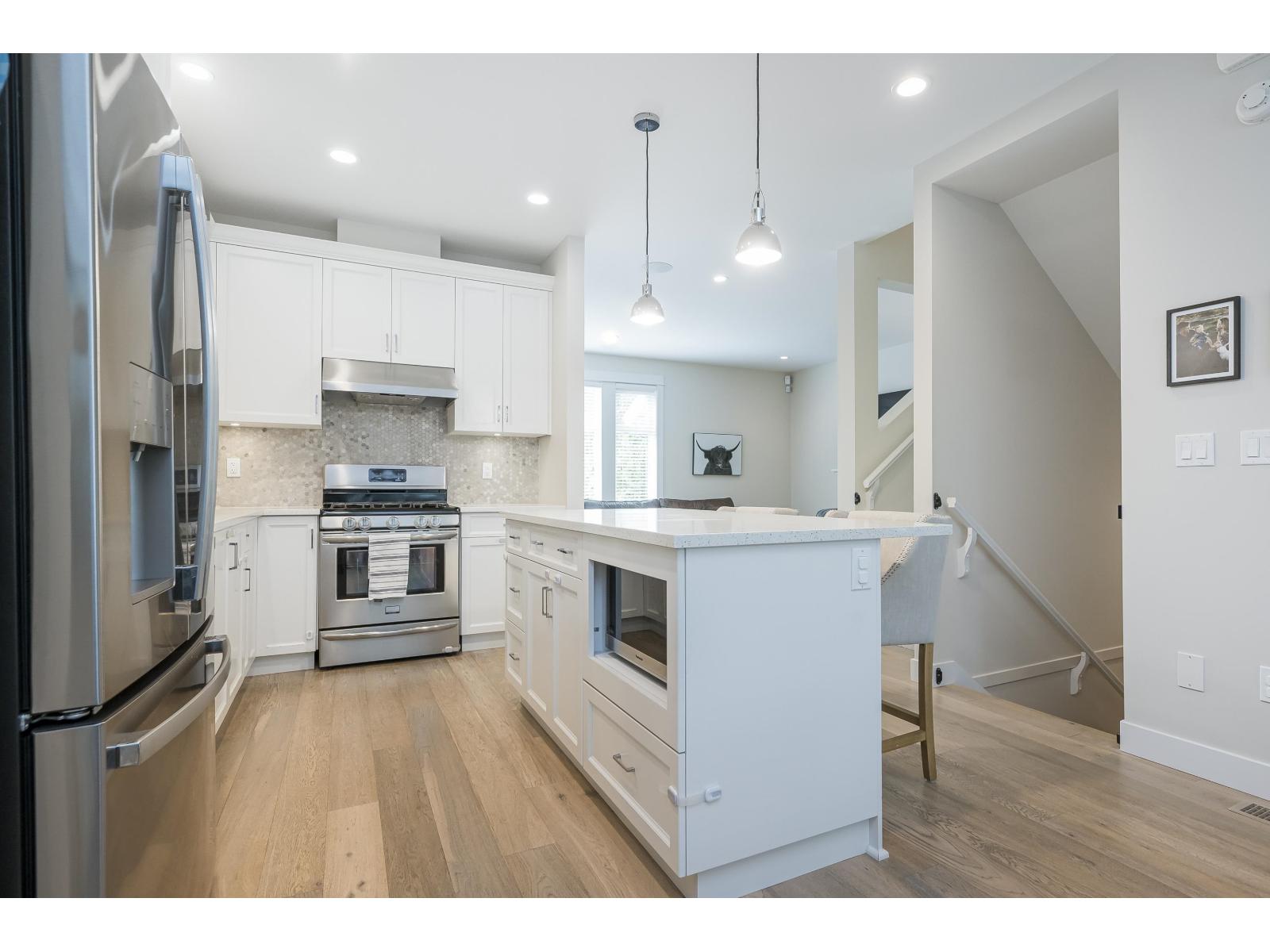 Photo 7 of 18 3303 Rosemary Heights Crescent, Surrey BC