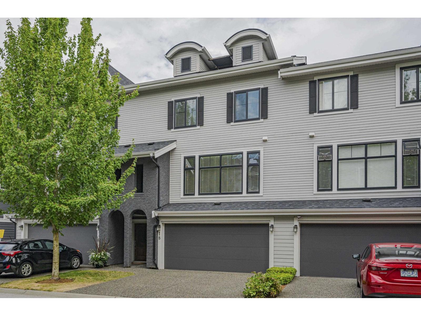 Photo 1 of 18 3303 Rosemary Heights Crescent, Surrey BC