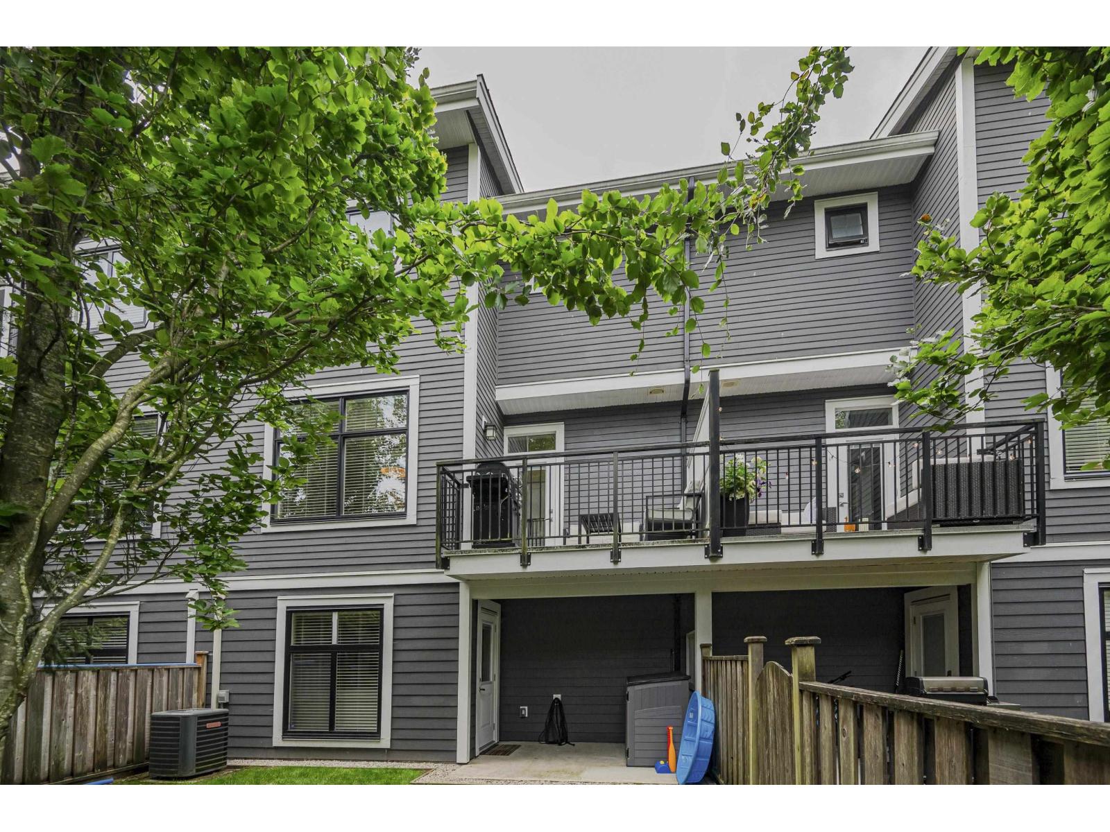 Photo 34 of 18 3303 Rosemary Heights Crescent, Surrey BC