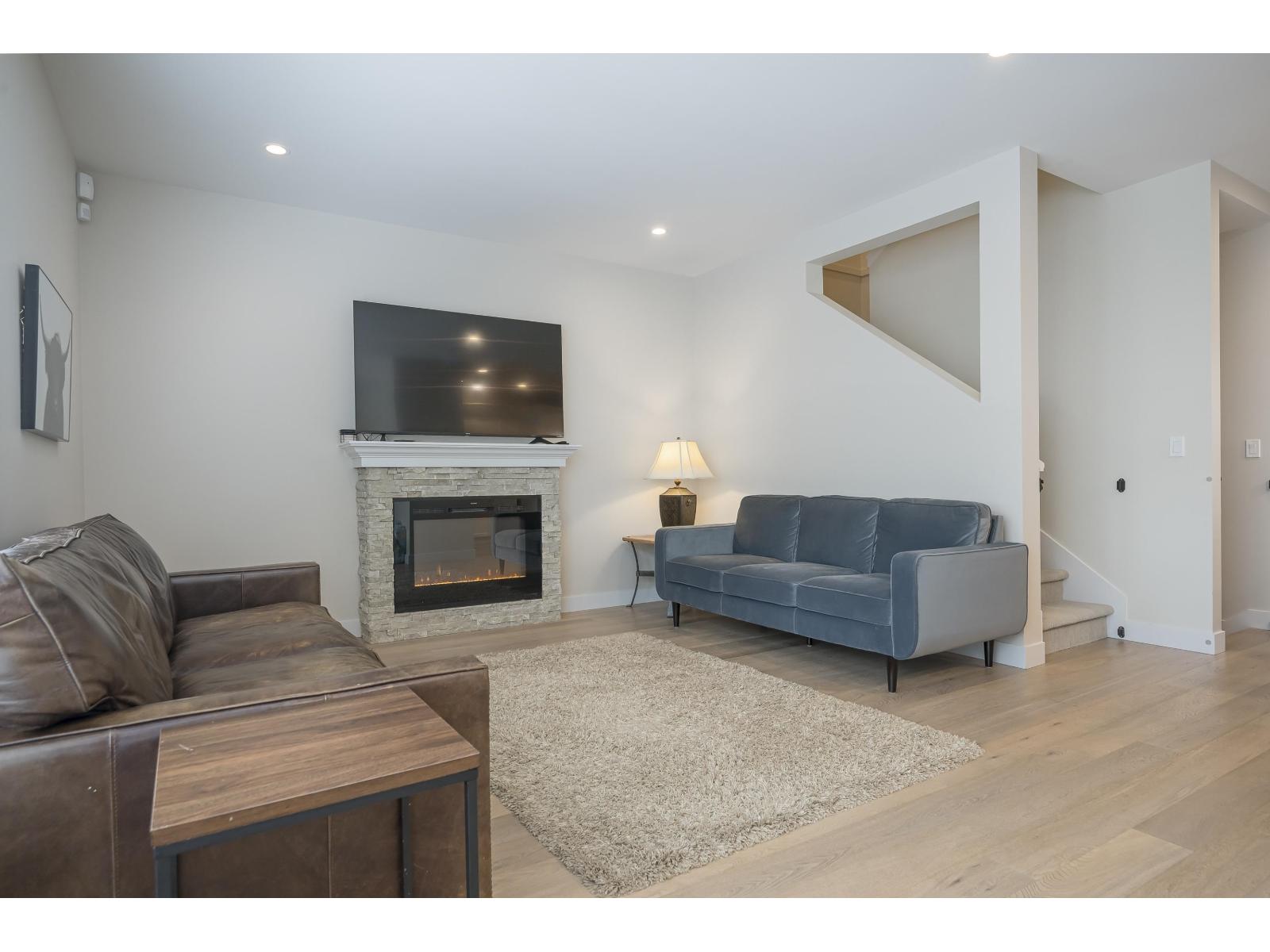 Photo 11 of 18 3303 Rosemary Heights Crescent, Surrey BC