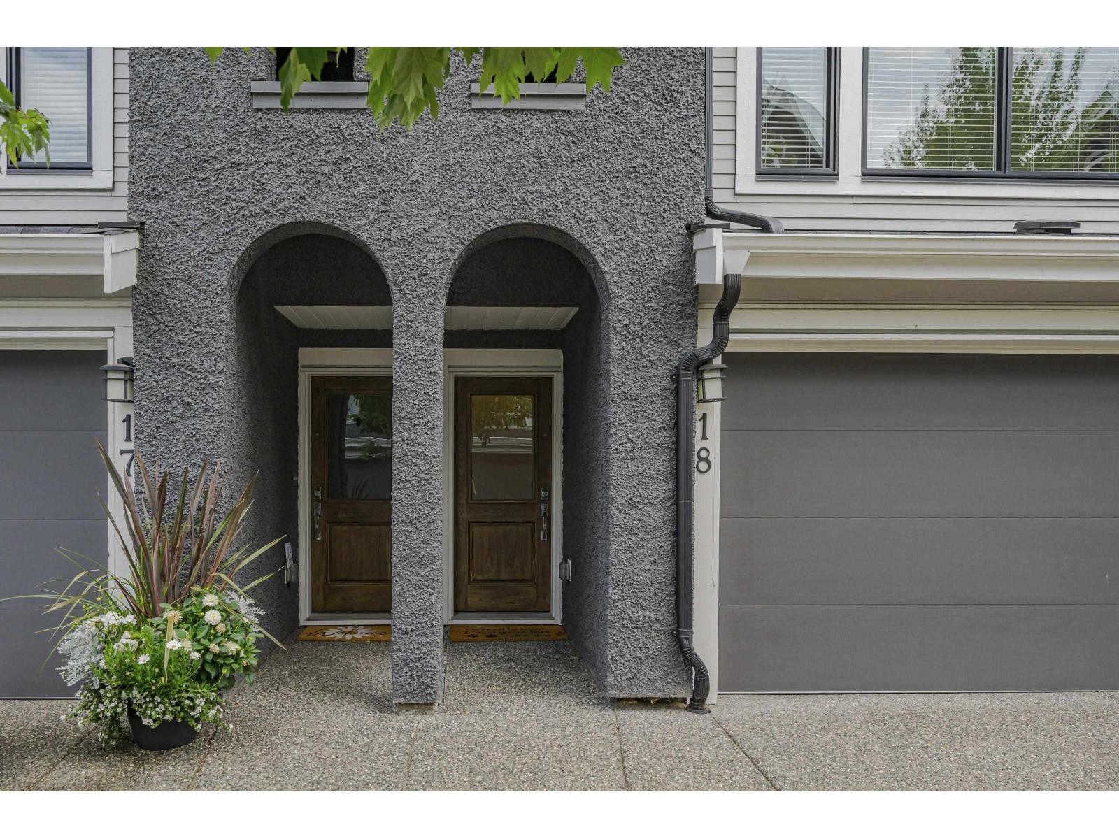 Photo 4 of 18 3303 Rosemary Heights Crescent, Surrey BC
