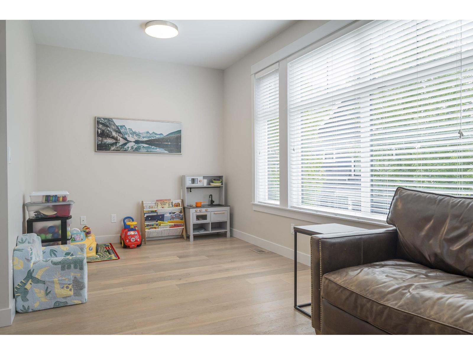 Photo 13 of 18 3303 Rosemary Heights Crescent, Surrey BC