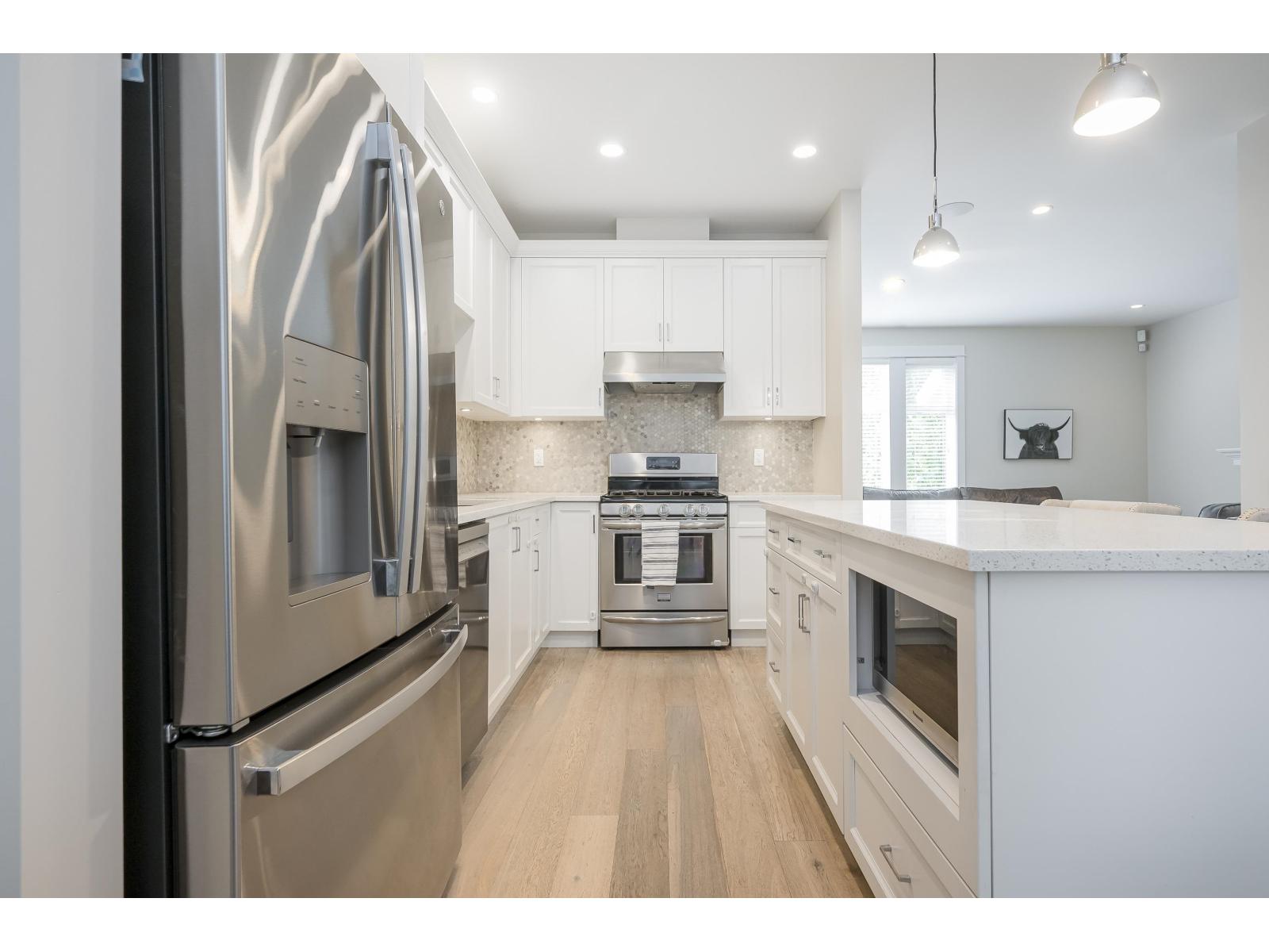 Photo 8 of 18 3303 Rosemary Heights Crescent, Surrey BC
