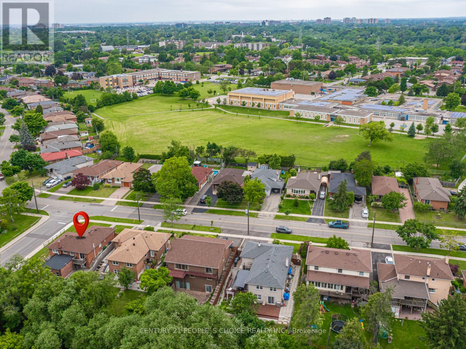 Photo 3 of 43 Shendale Drive, Toronto ON