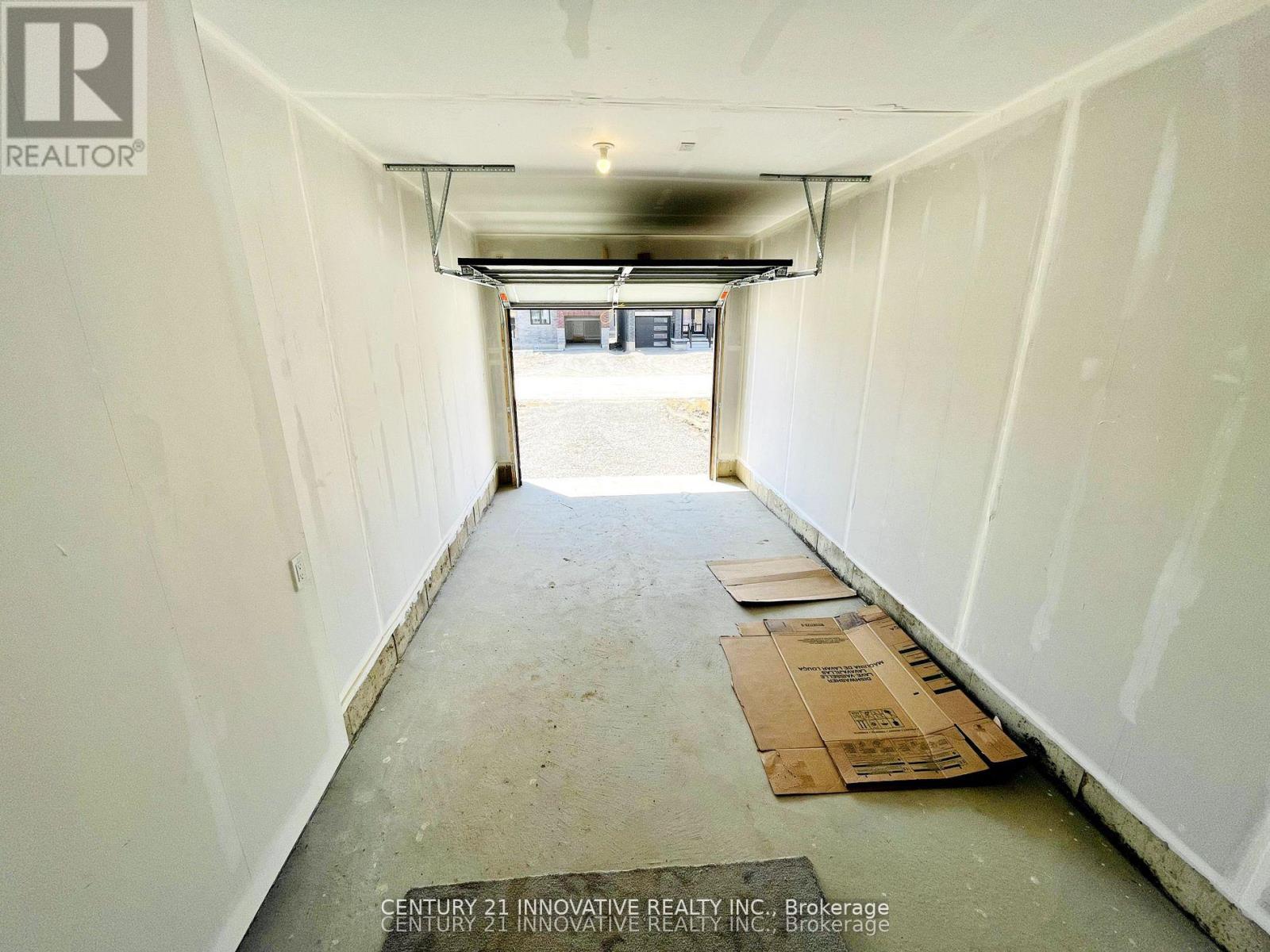 Photo 2 of 172 Wilmot Road, Brantford ON