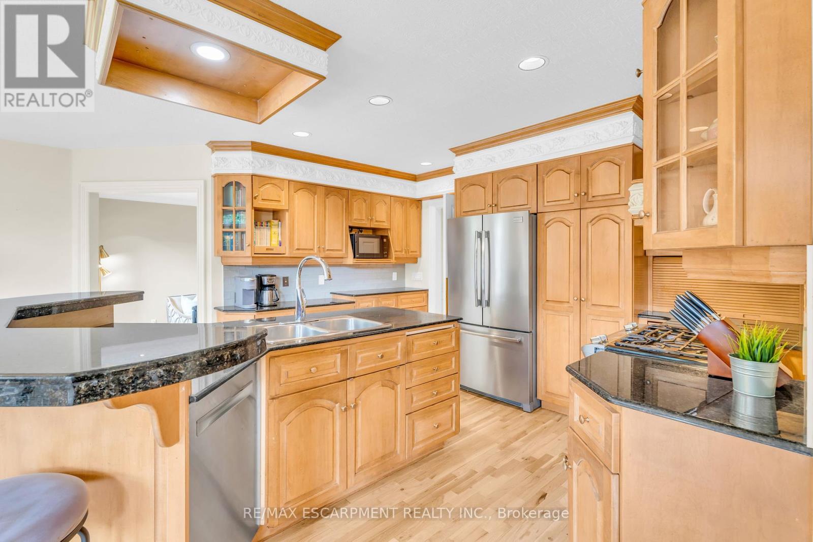 Photo 15 of 484 Bush Drive, Hamilton ON