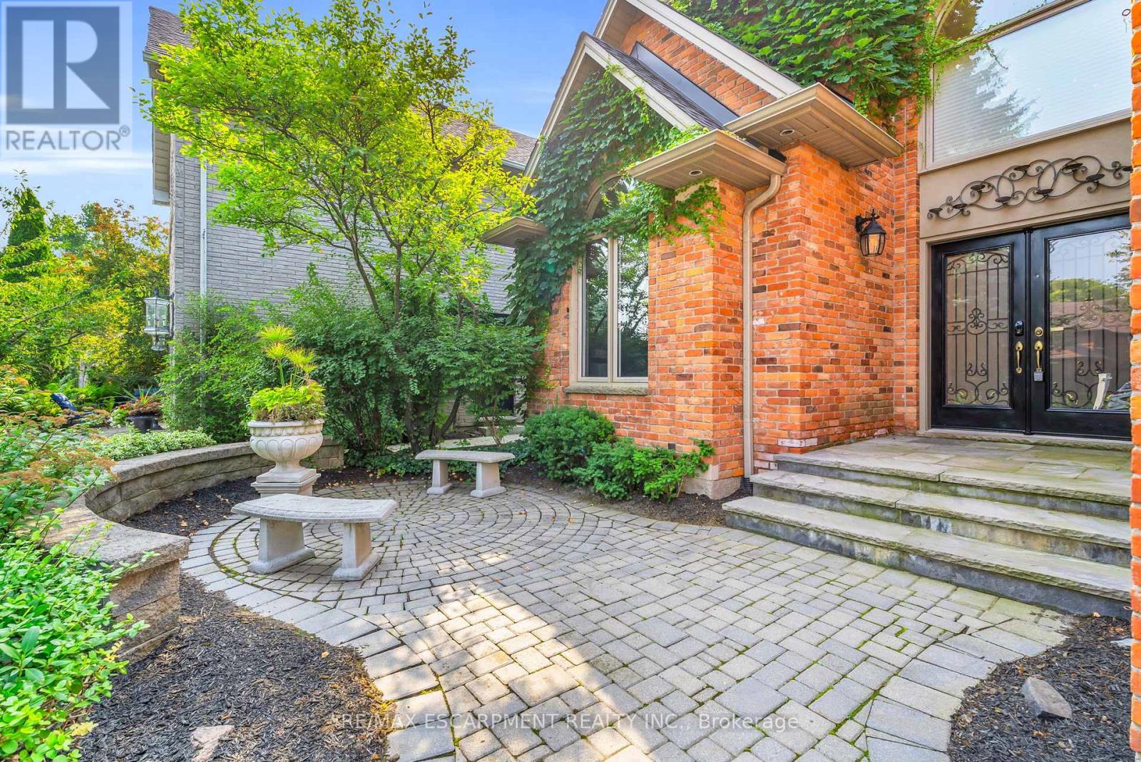 Photo 2 of 484 Bush Drive, Hamilton ON