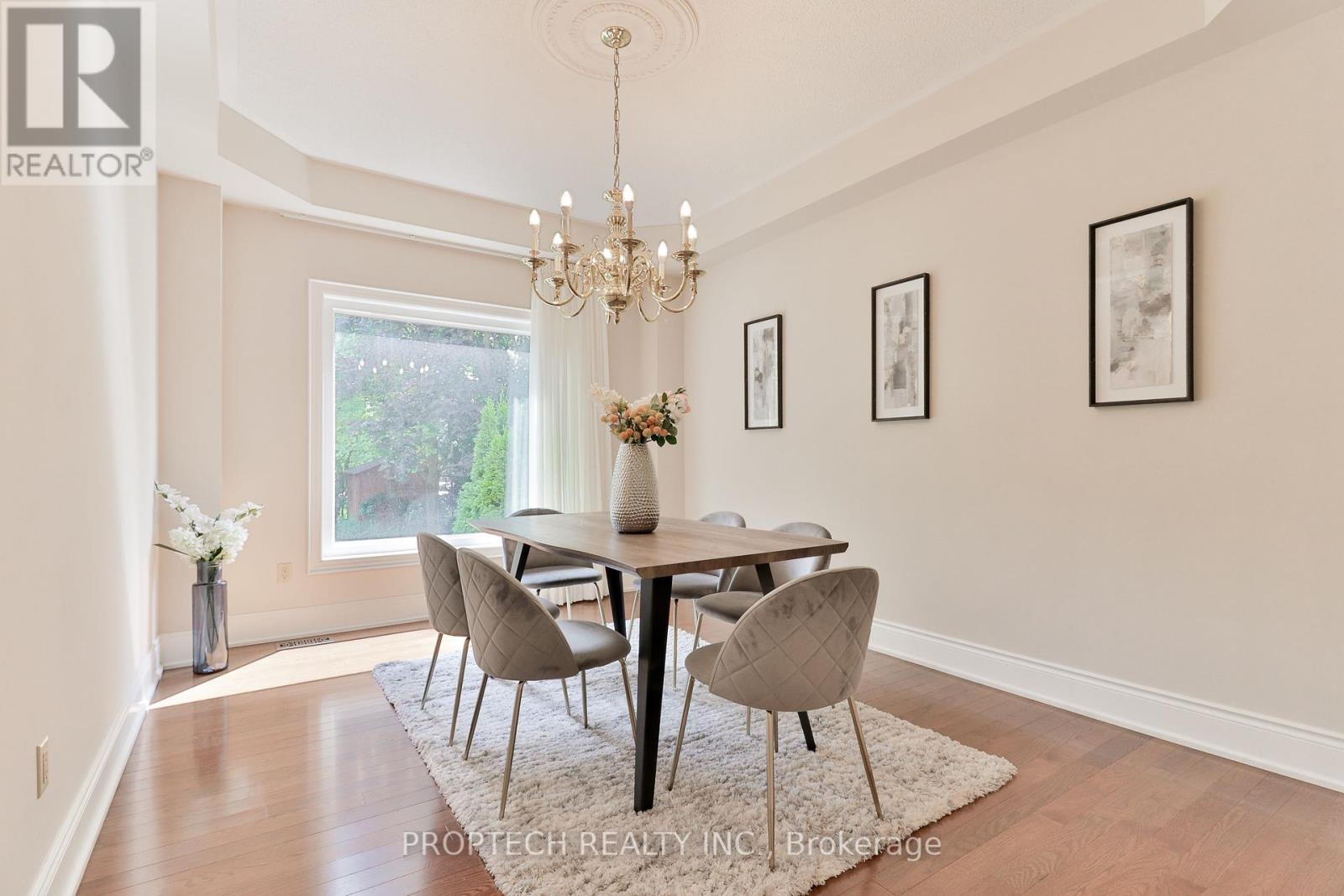 Photo 35 of 829 Quantra Crescent, Newmarket ON