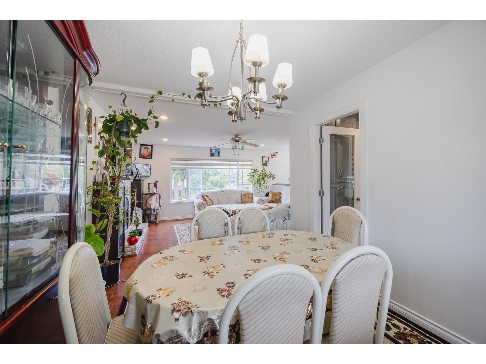 Photo 5 of 9298 Cinnamon Drive, Surrey BC