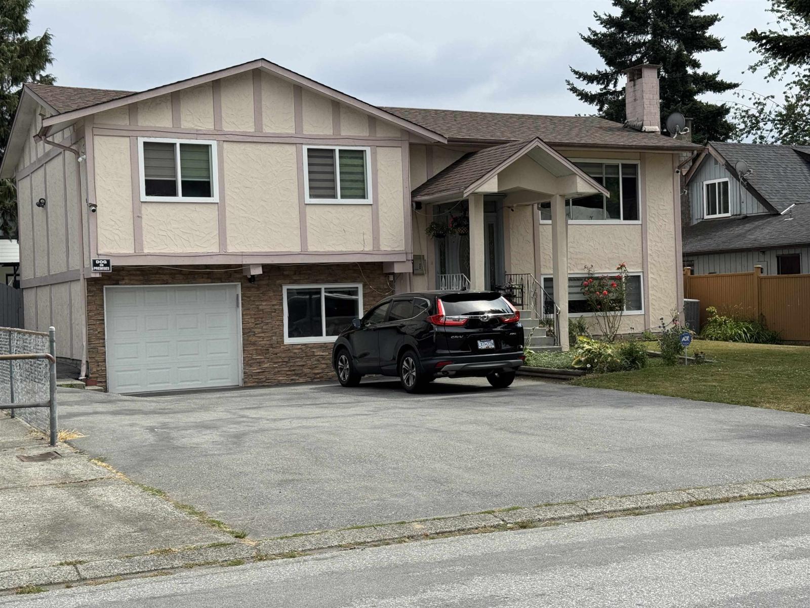 Photo 3 of 9298 Cinnamon Drive, Surrey BC