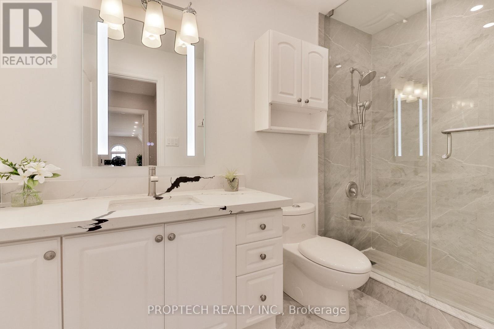 Photo 20 of 829 Quantra Crescent, Newmarket ON