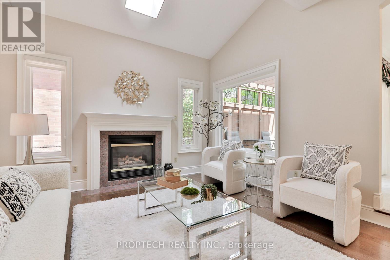 Photo 28 of 829 Quantra Crescent, Newmarket ON