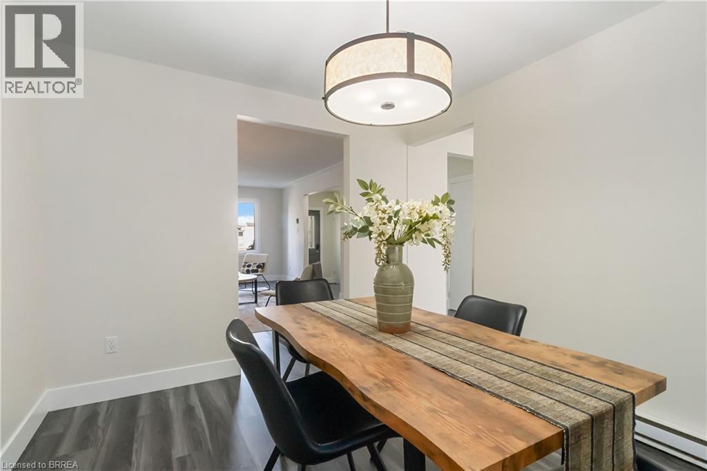 Photo 16 of 52 Debby Crescent, Brantford ON