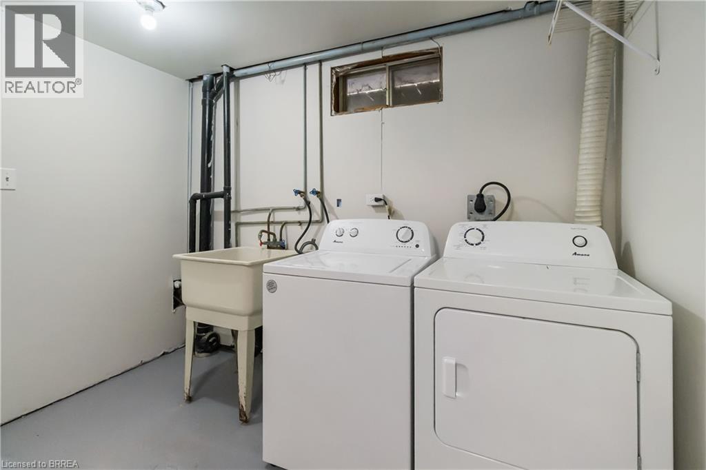 Photo 17 of 52 Debby Crescent, Brantford ON