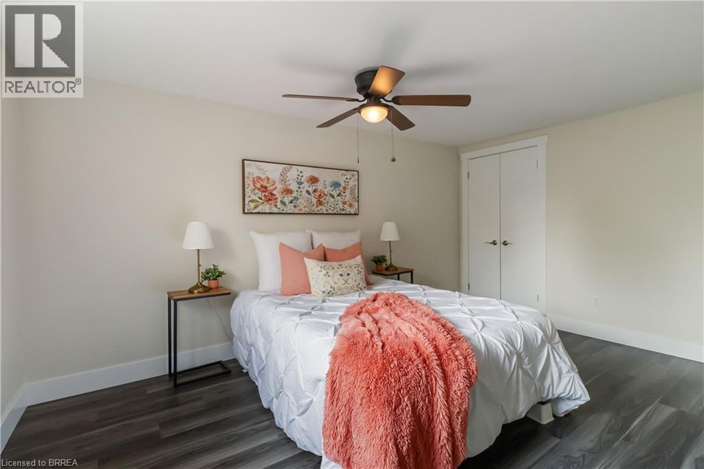 Photo 19 of 52 Debby Crescent, Brantford ON