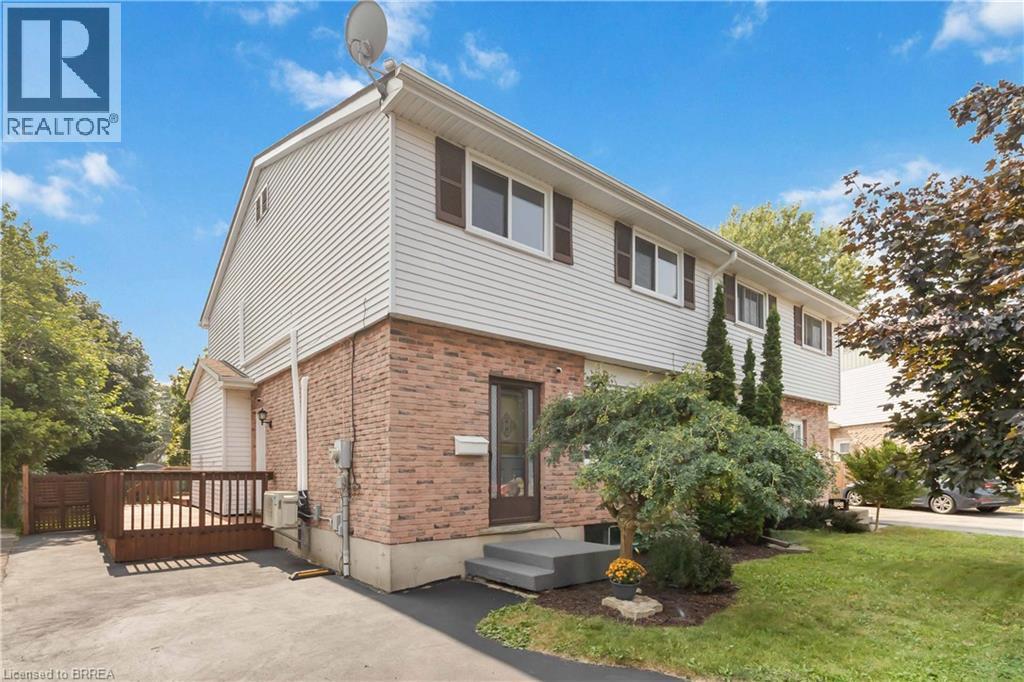 Photo 2 of 52 Debby Crescent, Brantford ON