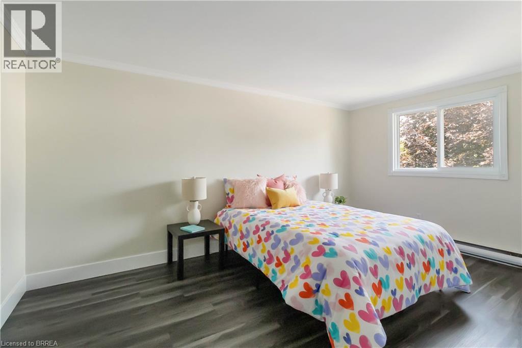Photo 22 of 52 Debby Crescent, Brantford ON
