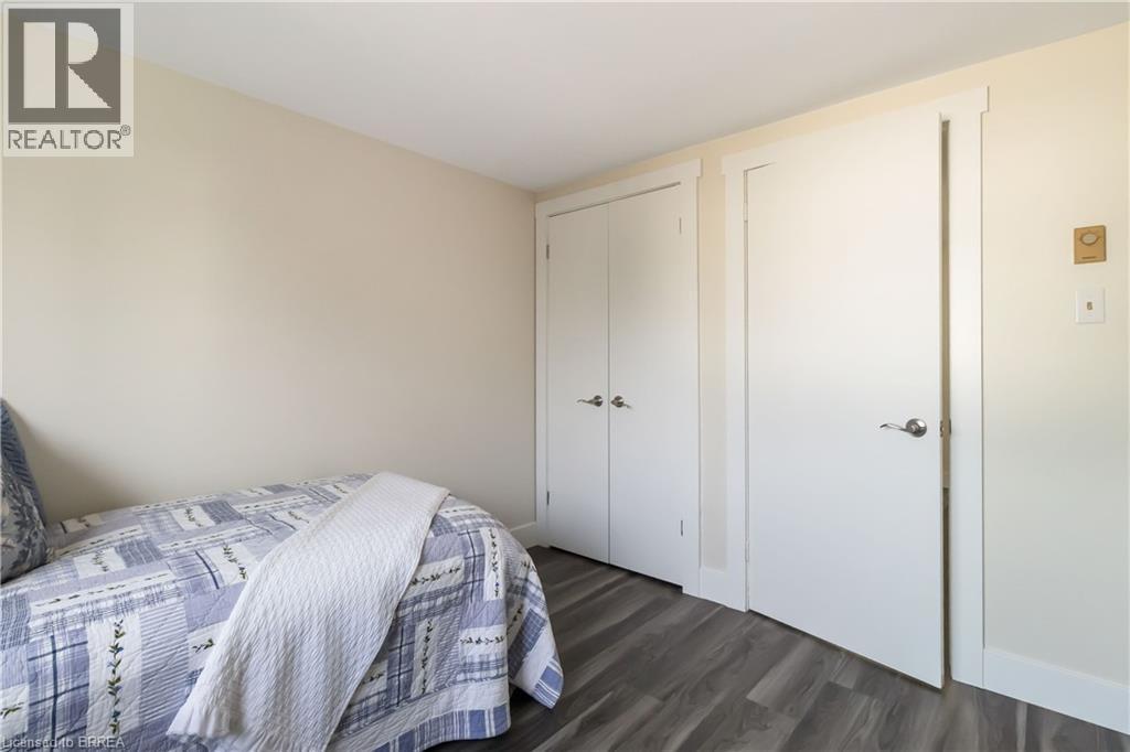 Photo 27 of 52 Debby Crescent, Brantford ON