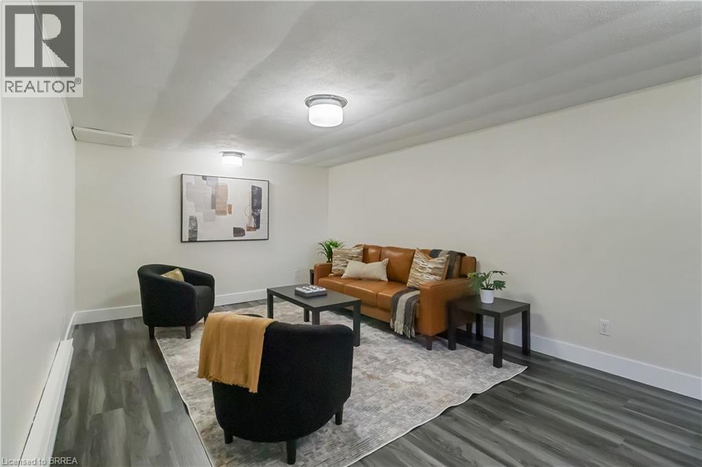 Photo 29 of 52 Debby Crescent, Brantford ON