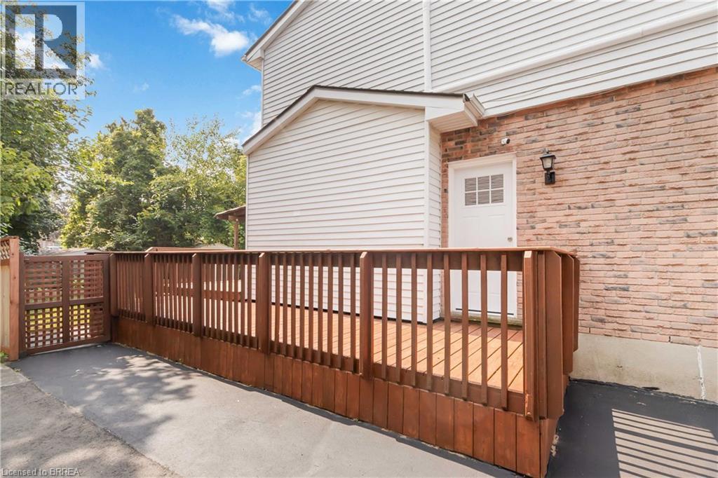 Photo 3 of 52 Debby Crescent, Brantford ON