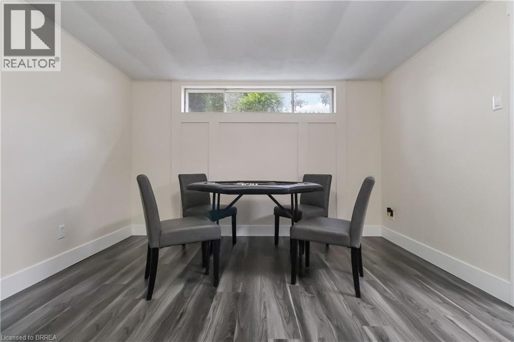 Photo 30 of 52 Debby Crescent, Brantford ON