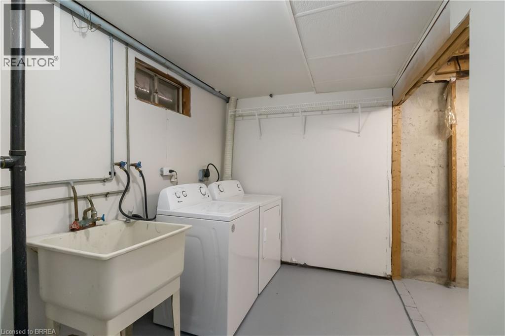 Photo 35 of 52 Debby Crescent, Brantford ON