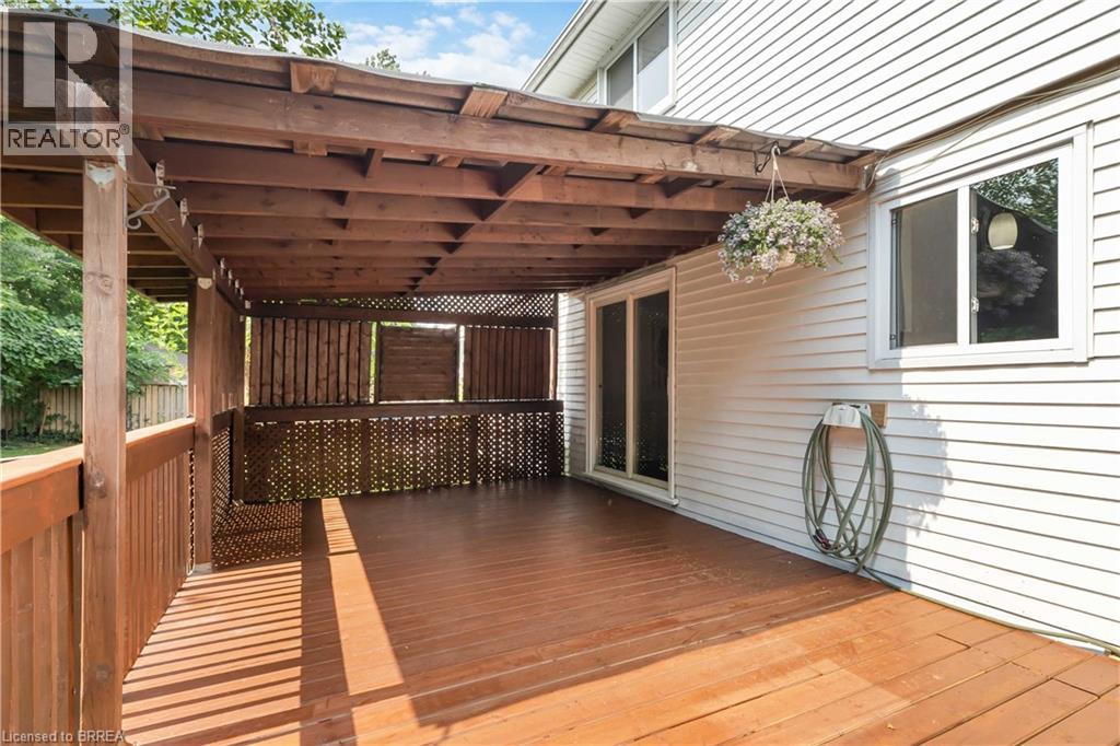 Photo 40 of 52 Debby Crescent, Brantford ON