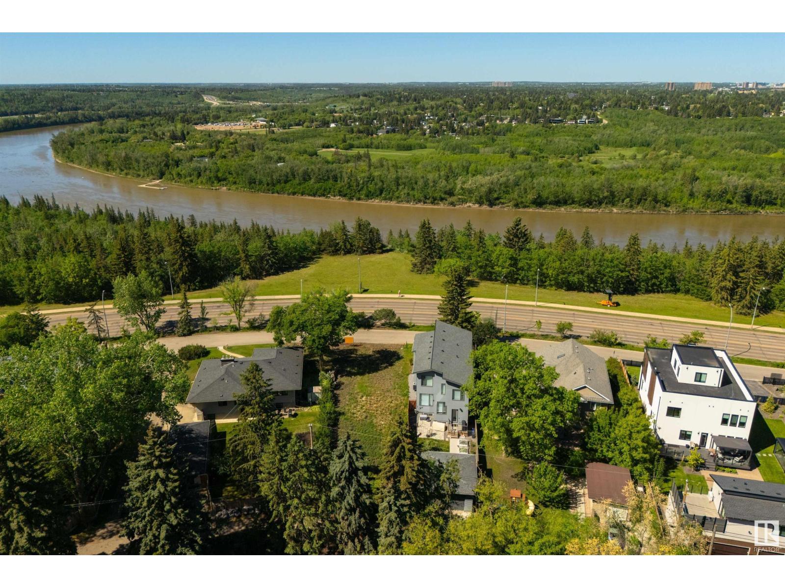 Photo 19 of 8307 Saskatchewan Dr Nw, Edmonton AB