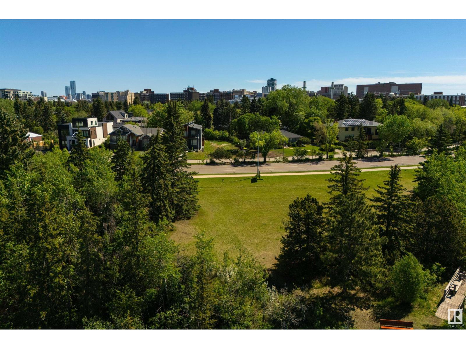 Photo 21 of 8307 Saskatchewan Dr Nw, Edmonton AB